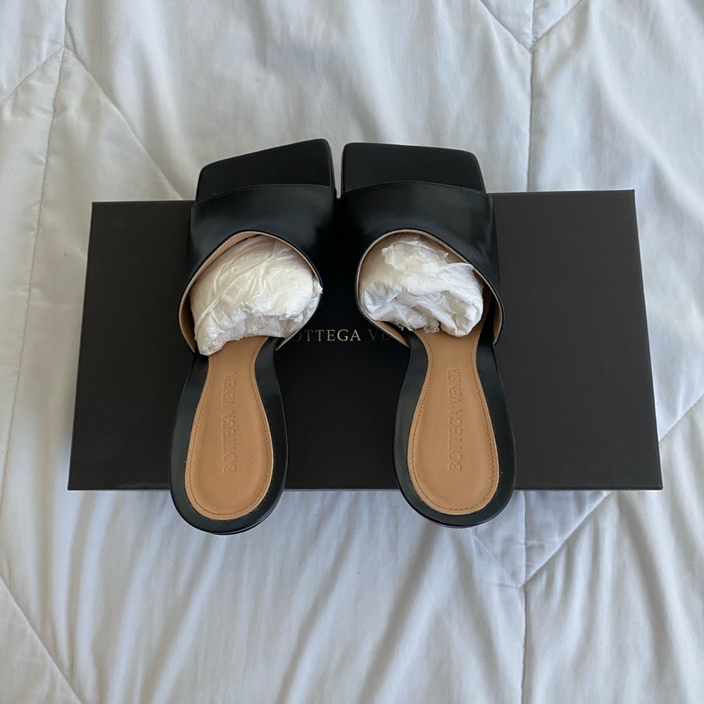 Bottega Veneta mules in black. Size 36.5